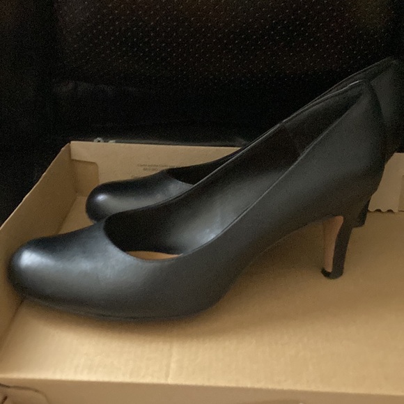 Clarks size 8.5 black heel shoes - Picture 3 of 6